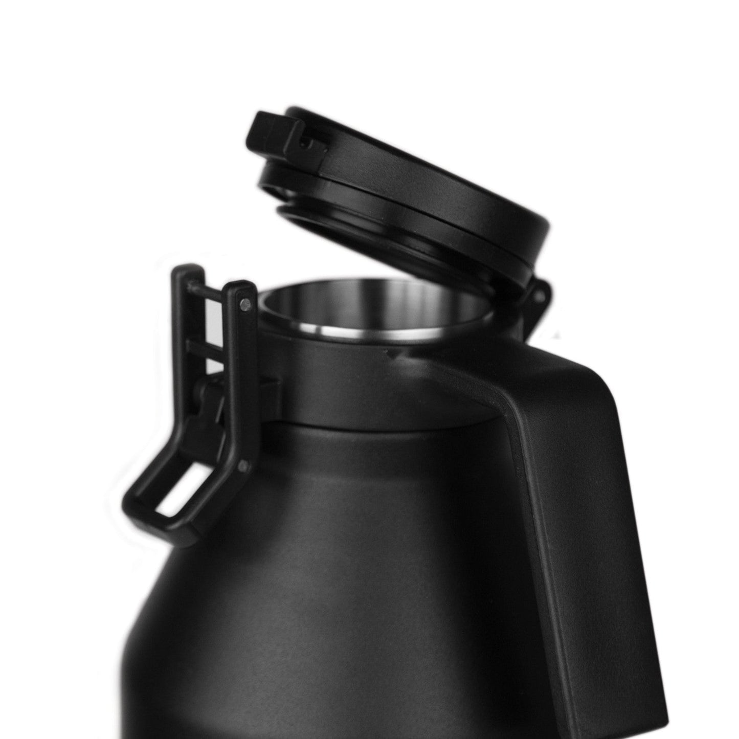 64oz-growler-a9 growlerdetail1_f7b2c86e-8bb8-40fc-b9ae-6f2e9d01276f__402220.jpg